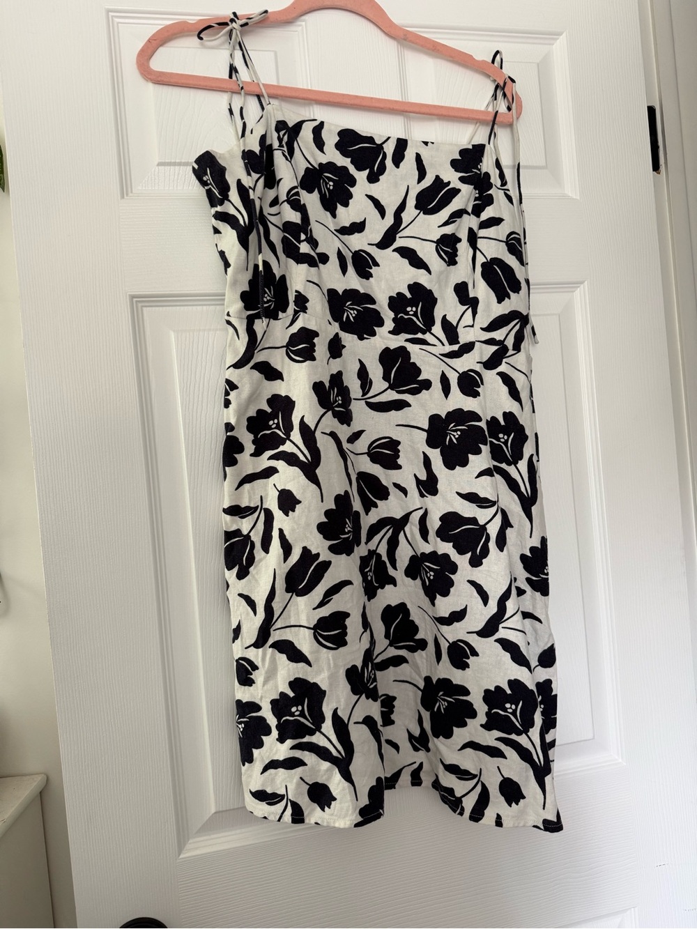 Old Navy Black and White Floral Knit Top
